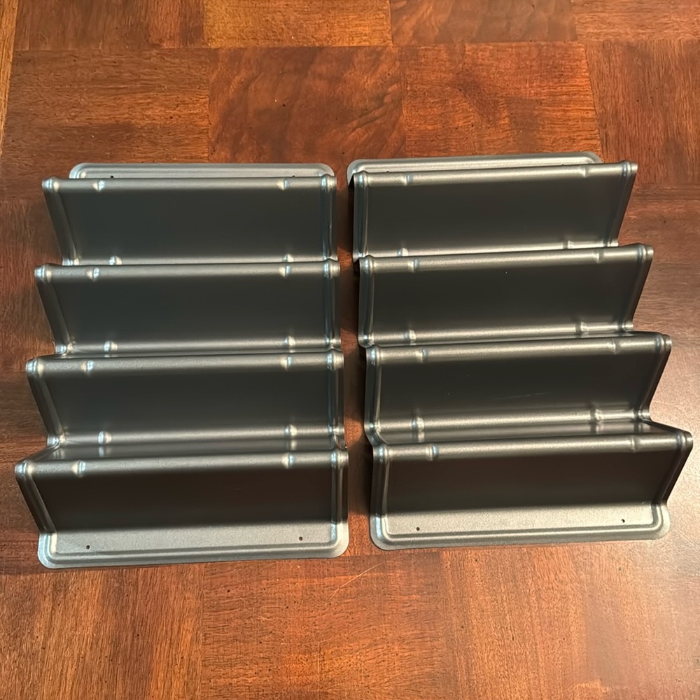 Pampered Chef V-Shaped Baking Pans Non Stick Taco Holders, Set of 2 #100101